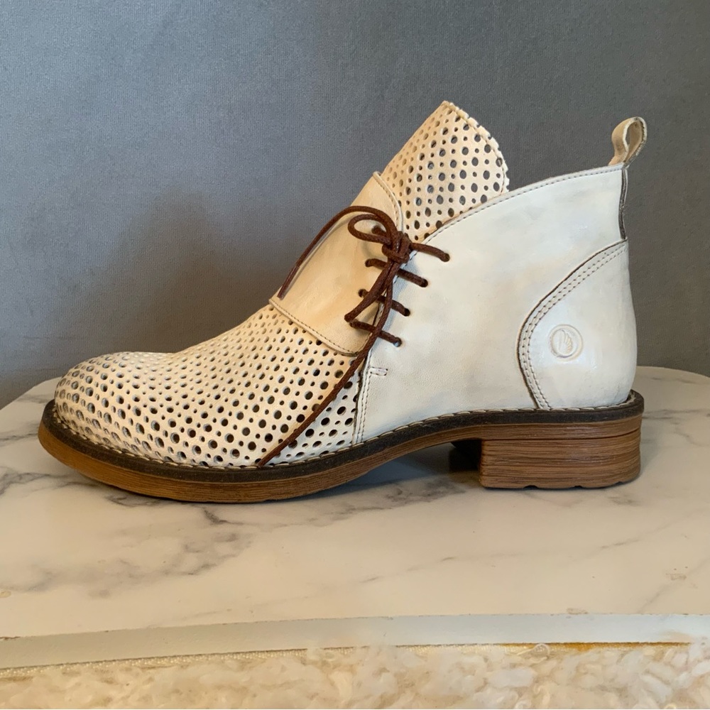 Casta Ravva Cream Mesh Leather Light Weight  Size 38